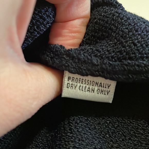 St. John Navy Blue Knit Pencil Skirt. Size 4. - Picture 4 of 6